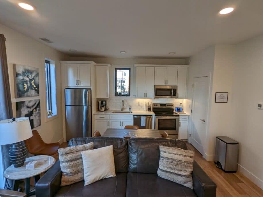 Location Location - Capri Condo 212 Traverse City Buitenkant foto