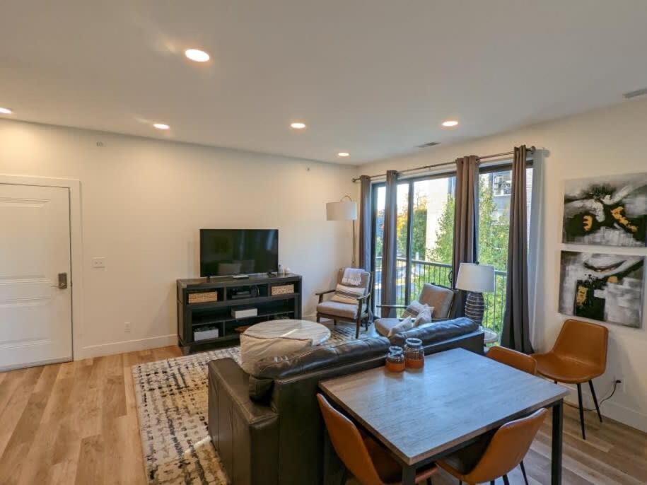 Location Location - Capri Condo 212 Traverse City Buitenkant foto